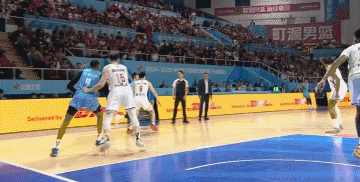 😂全面遭碾压！马奇空砍32分 王俊杰怒砍1分正负值为-30